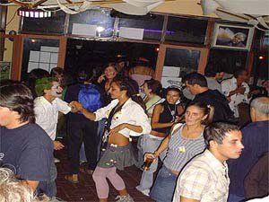 fiesta de disfraces en terrazas de la barca 2