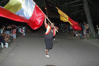 acrobacia con banderas