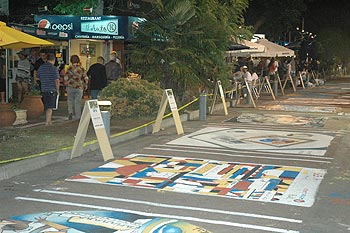 la peatonal de atlantida por la noche